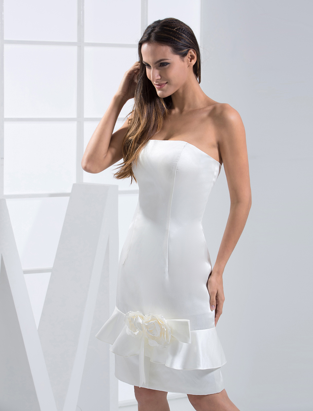 Elegant Strapless Applique Satin Mini Wedding Dress 