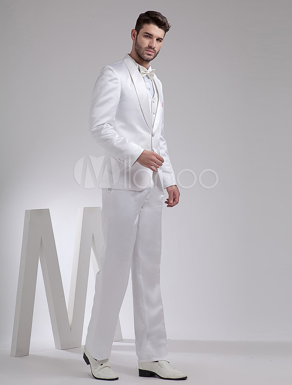 can a groom wear a white tux