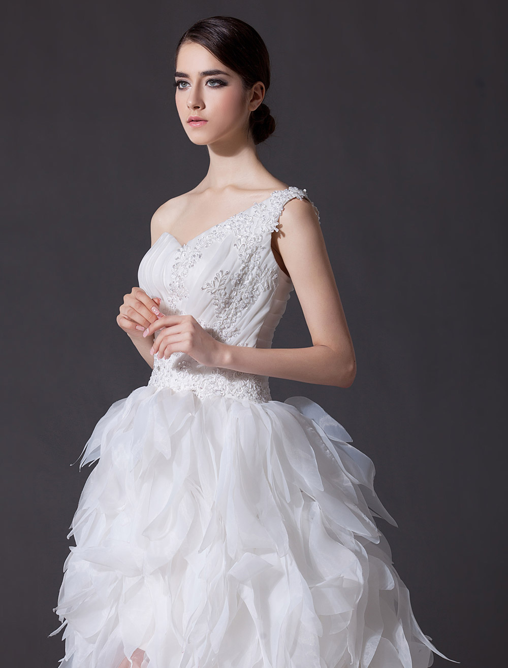 Robe mariée à une épaule col en forme de coeur en organza à traîne Robe