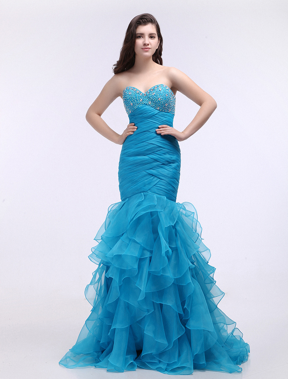 Robe de soirée sirène plissée en satin et organza encolure coeur