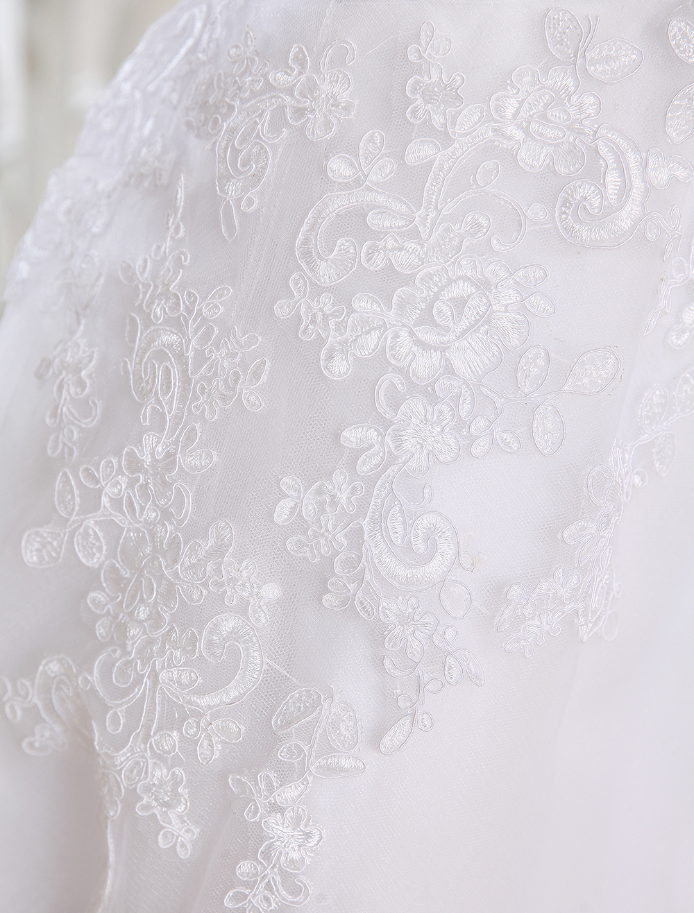 Illusion Neck White Wedding Dress Sleeveless Lace Appliques Bridal Gown online
