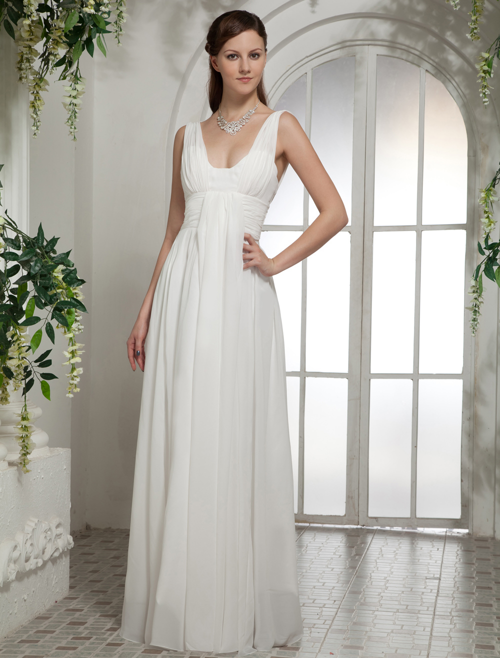 Robe de Gossip Girl Aligne blanche en chiffon et en satin col carré