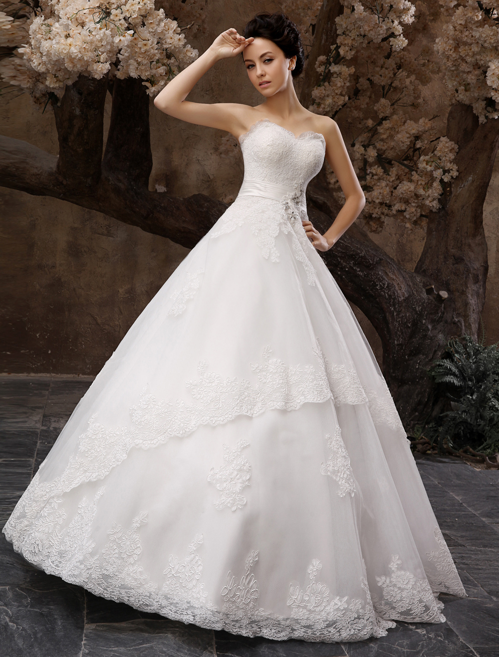 Robe de mari?�e fabuleuse boule en tulle blanc avec perles - Milanoo.com