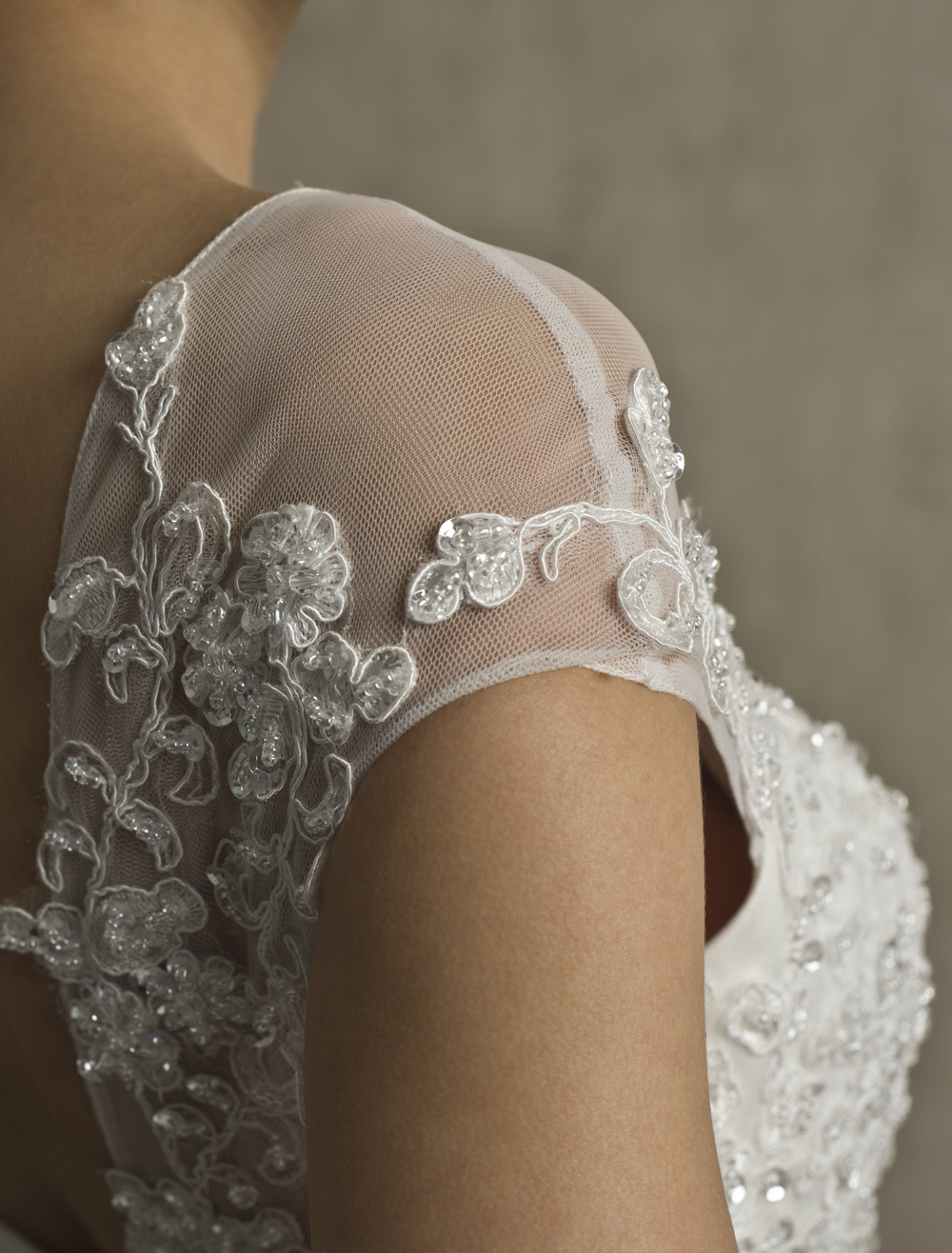 Ivory A Line Square Neck Half Sleeve Tulle Court Train Wedding Dress