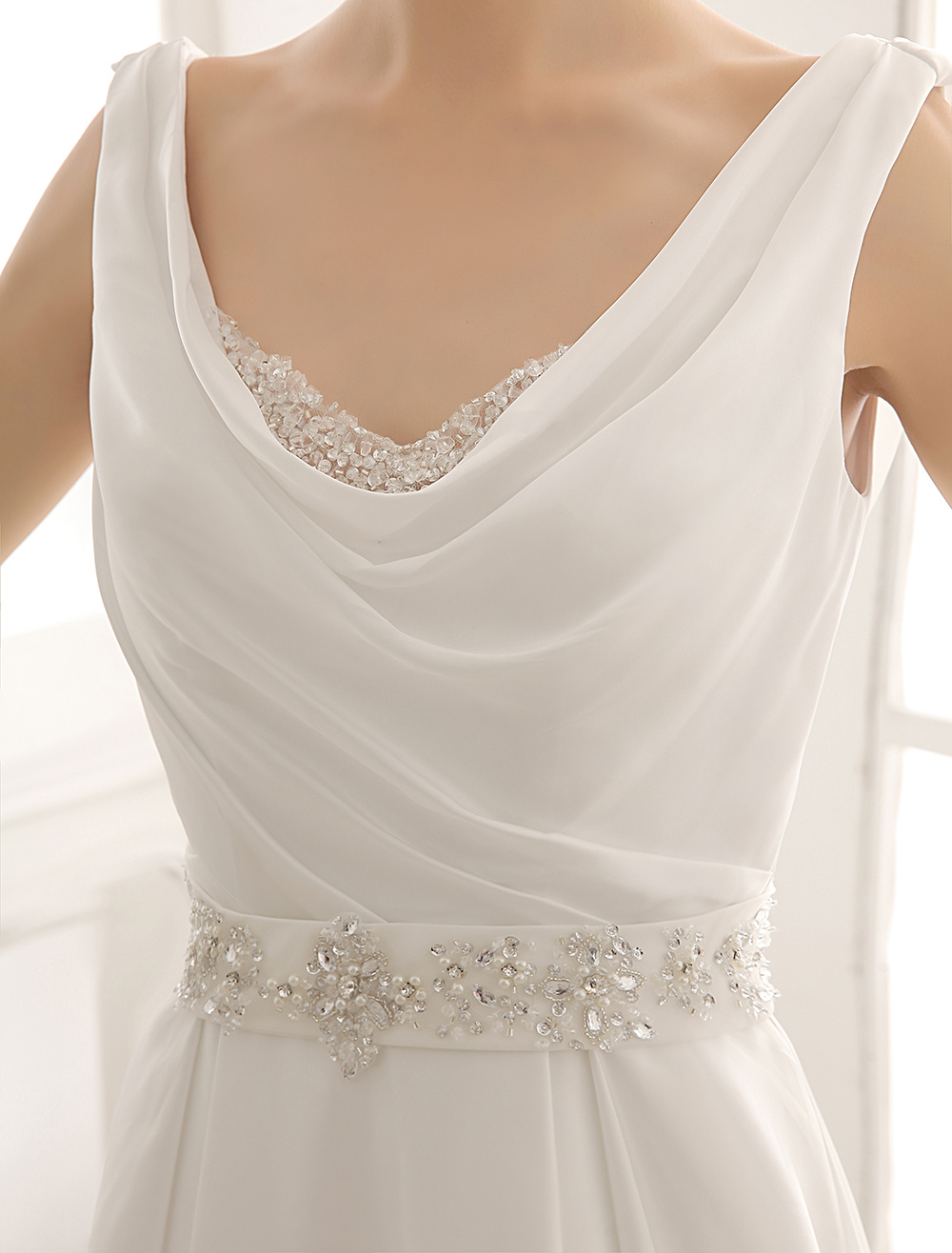 Robe de mariée en satin de soie stretch avec perles col à revers