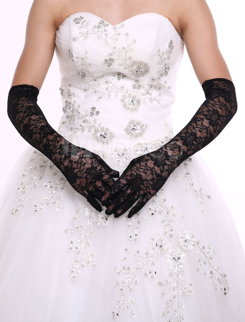 Hosszú, csipke menyasszonyi kesztyű - fekete és fehér színben (A Ft ár tájékoztató jellegű)