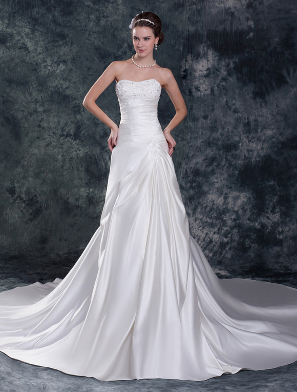Boda Vestidos de novia | Vestido de boda blanco de satén con bordados y escote de corazón de cola capilla - OI03464