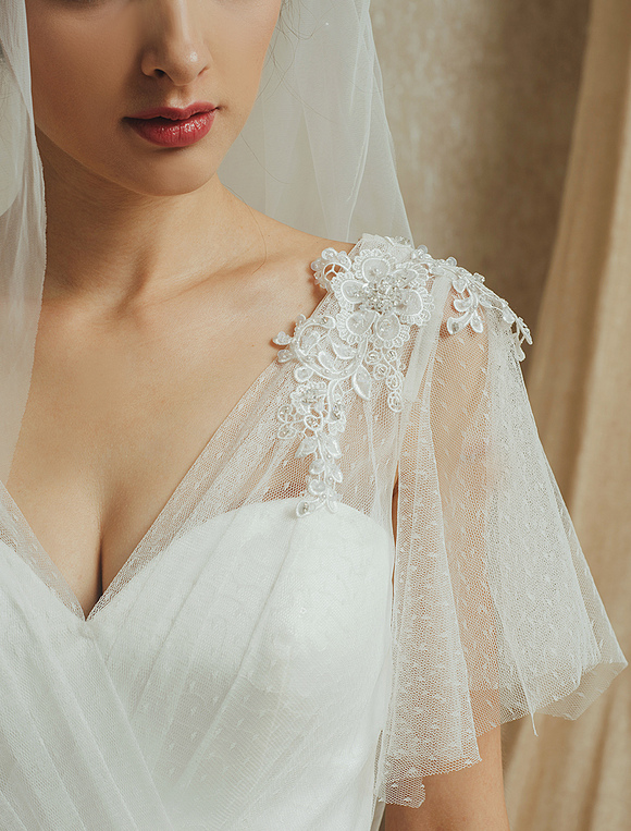 Ivory Wedding  Dress  with V  Neck  Sequined Lace Veil 