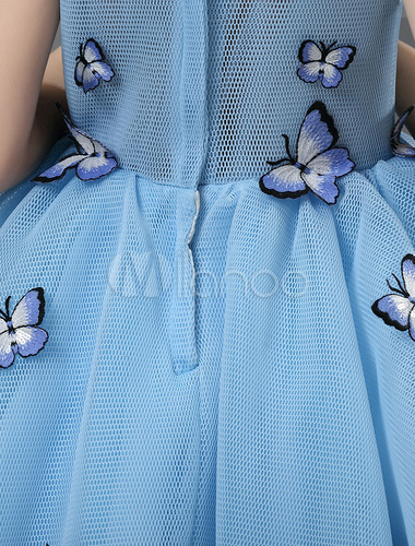 vestido azul com borboletas