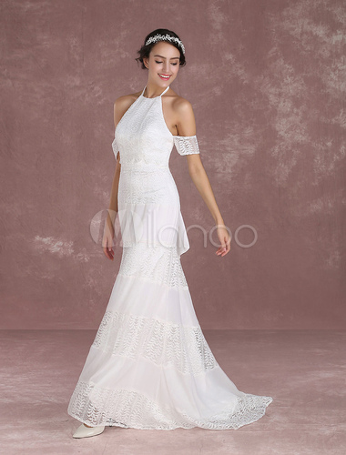 vestido de novia boho de silueta sirena con cola con escote halter