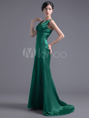 Vestito da sera elegante in raso elastico verde prato con scollo a V ...