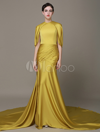 vestido de cetim dourado