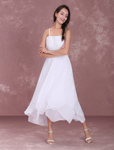 Trägerloses Etui-Brautkleid in Weiß