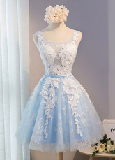 Tüll Homecoming Kleid Spitze Applique Ballkleid Baby Blue Schärpe Backless A-Linie Knielanges Partykleid