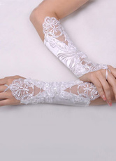 Brauthandschuhe aus Spitze in Elfenbeinfarbe 