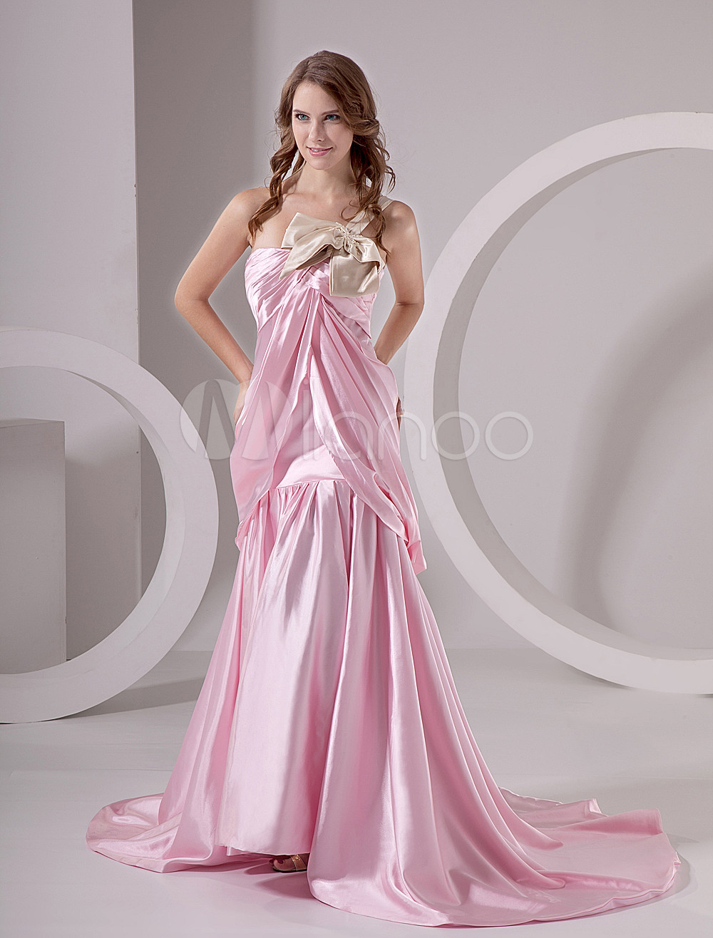 Elegant Pink Court Train Evening Dress For Women with Sweetheart Neck