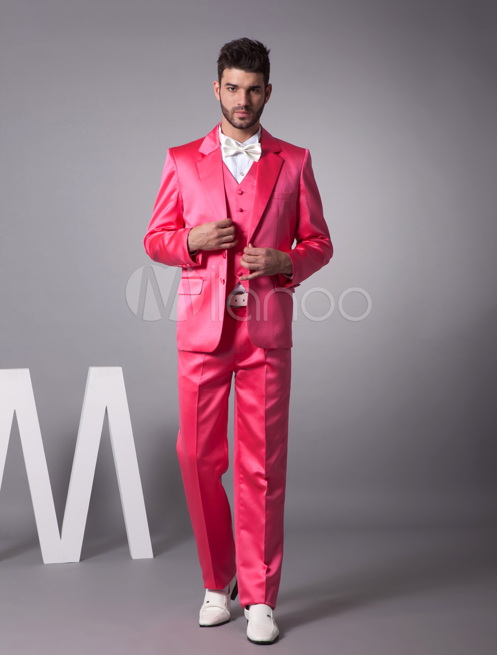 Розовый классический костюм мужской