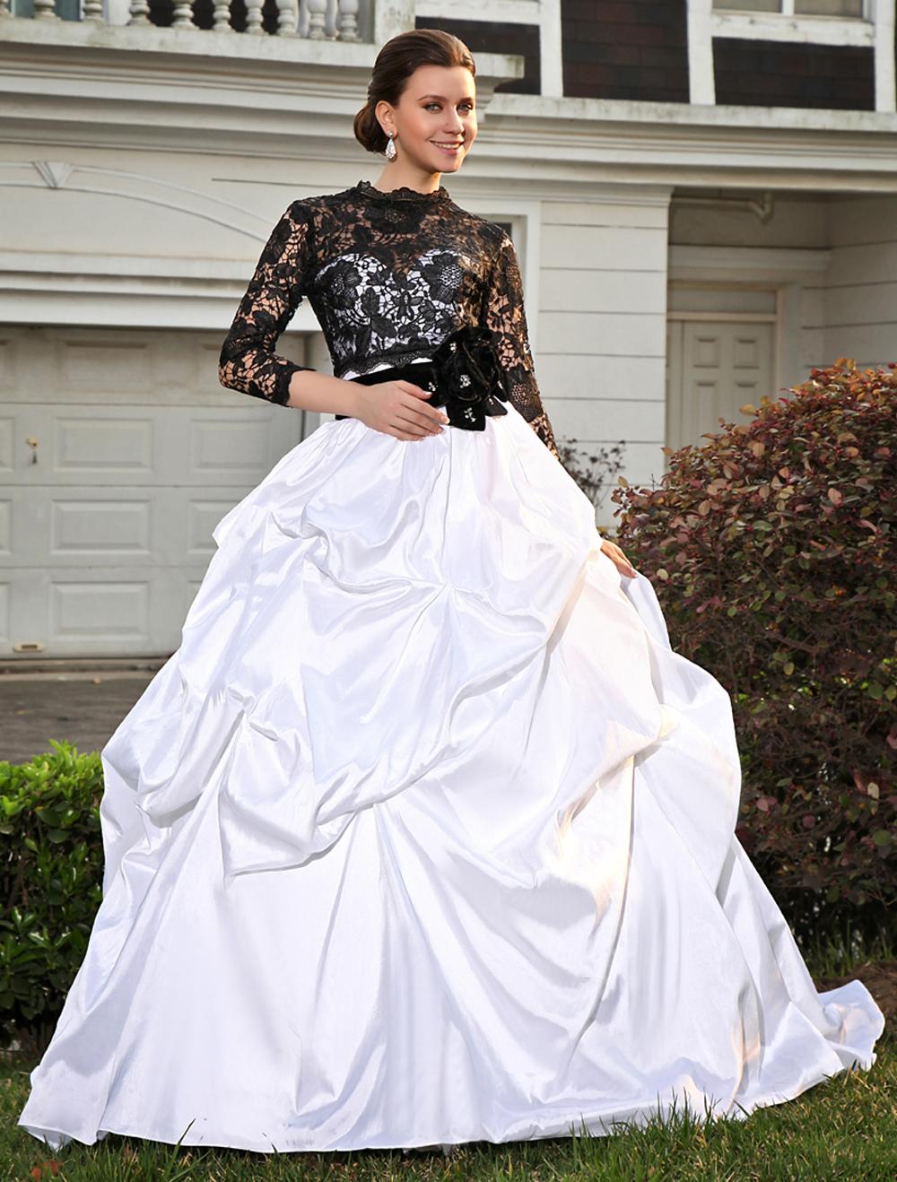 Elegant Black Wedding Gown Sweetheart Neck Pleated Taffeta Wedding