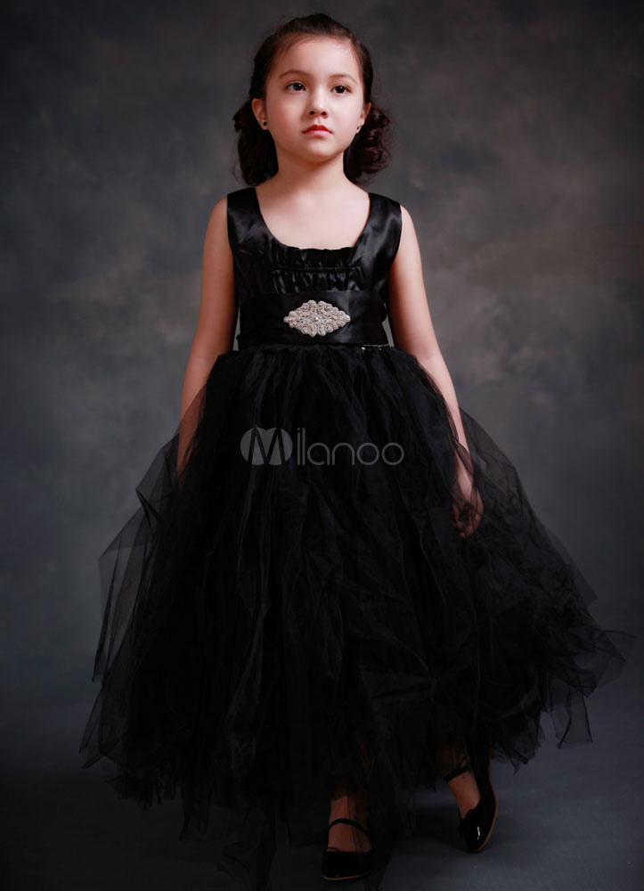 vestido preto para criança