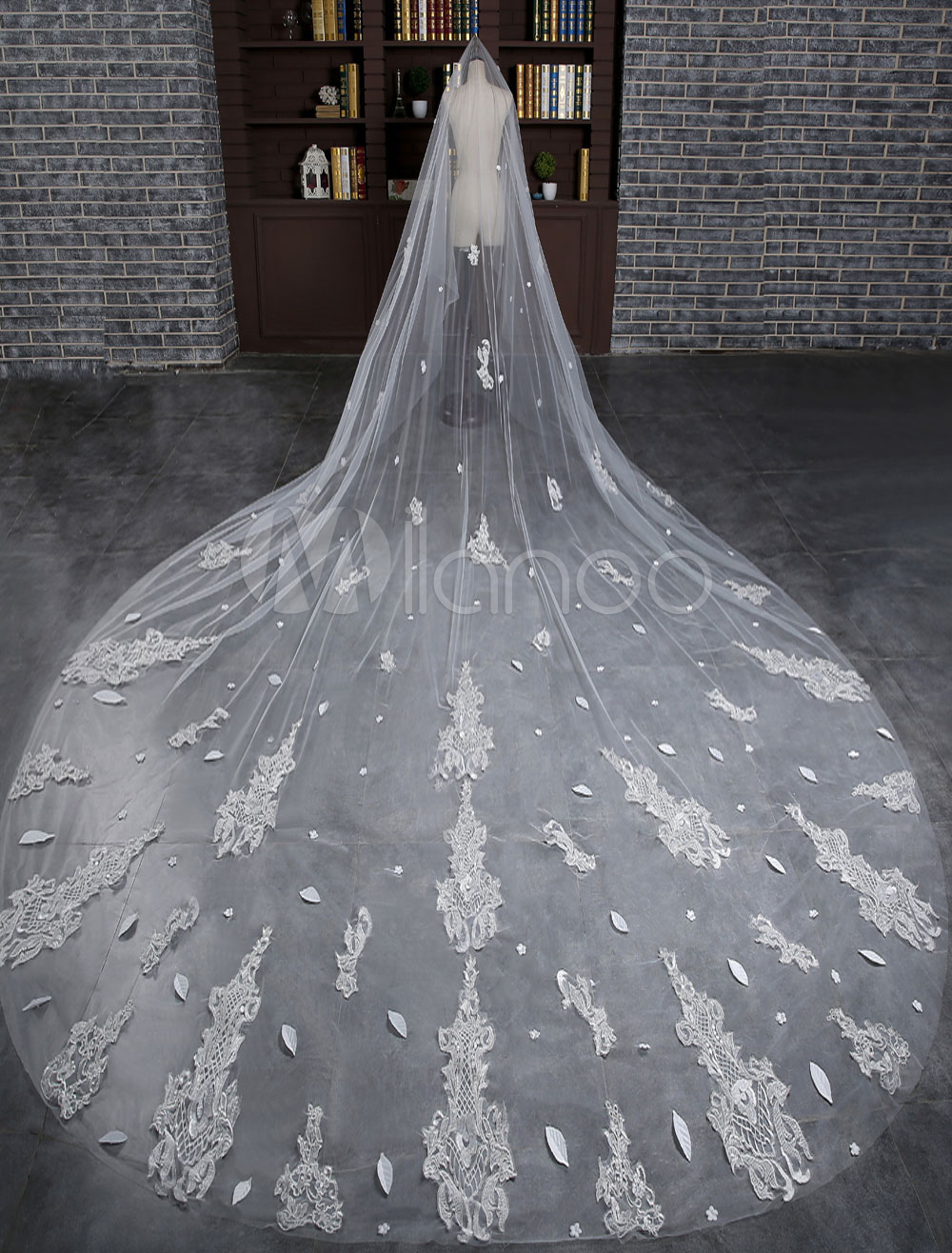 cream colored wedding veils