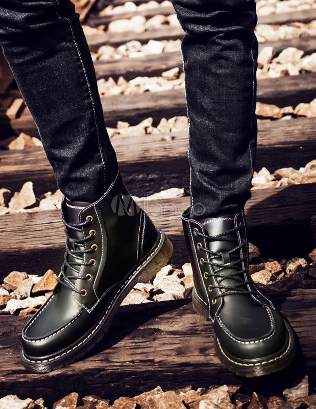 black boat boots