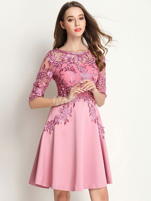 vestido com renda rosa