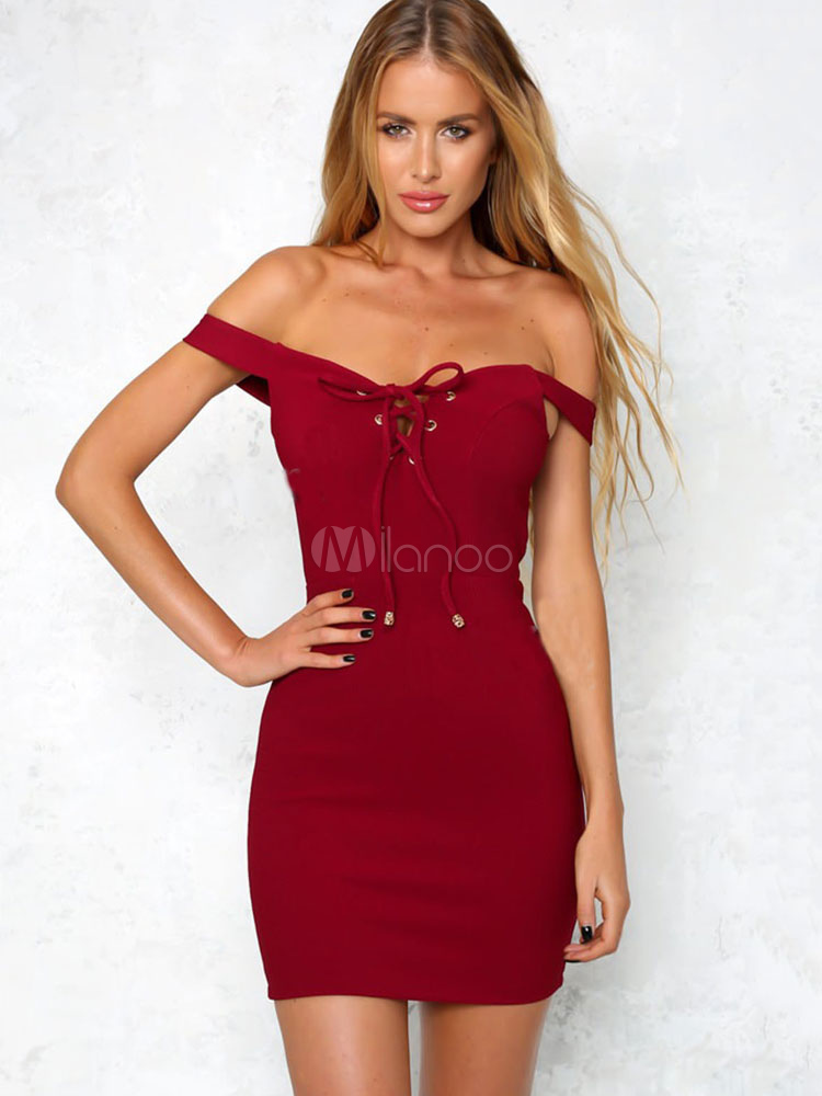 Bodycon Robe Robe bodycon en coton mélangé hors de l'épaule unicolore avec lacets ...