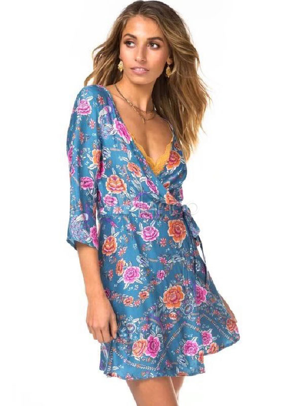  Robe  d t   fleurs  col en V et manches  trois  quart  