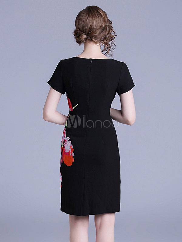 Short-Sleeve Notched-Neck Embroidered Denim Dress Blue Short-Sleeve Notched-Neck Embroidered Denim Dress Blue