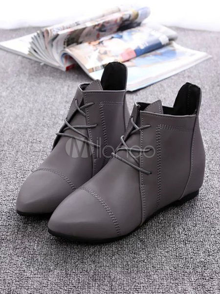 pointed toe flat boot