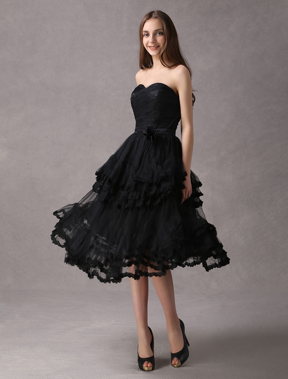 vestido preto no joelho