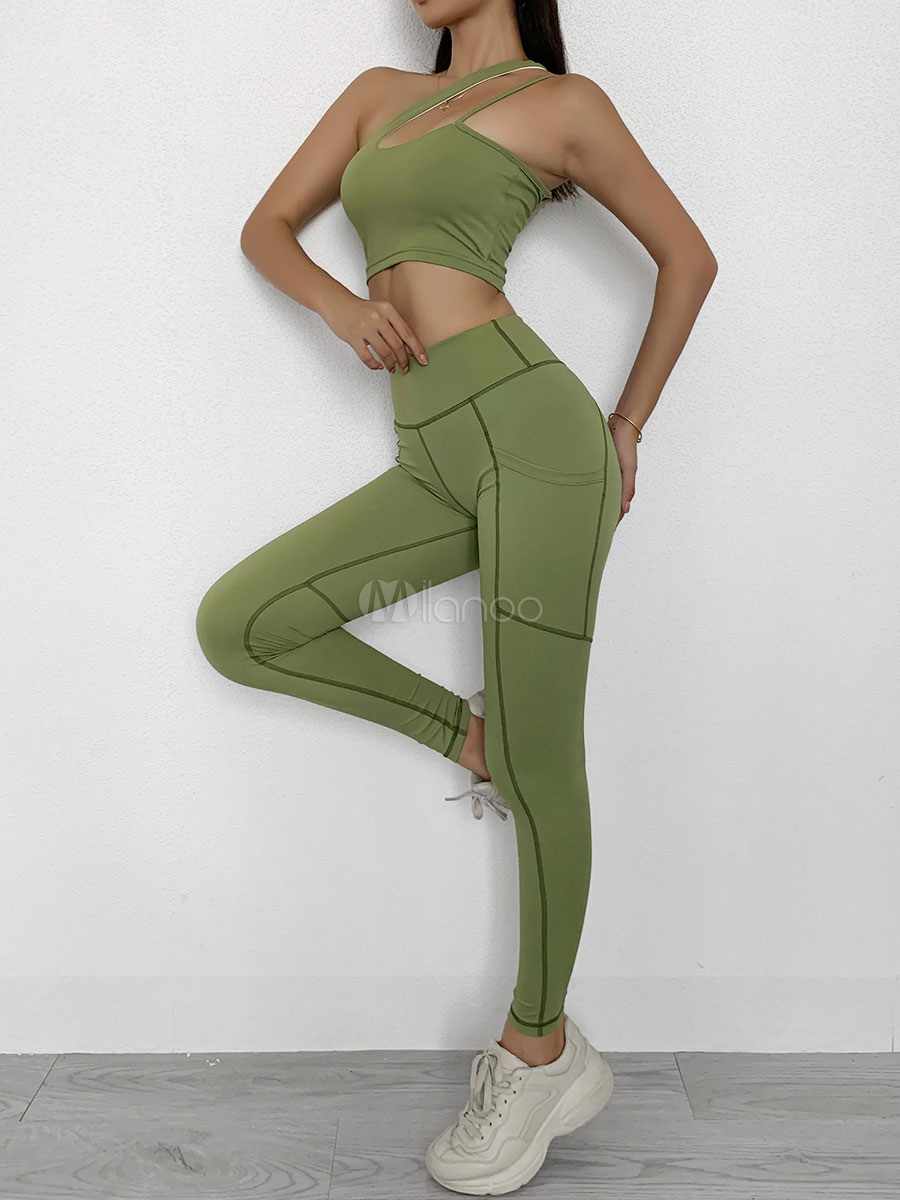 green yoga pants outfits for women over 50