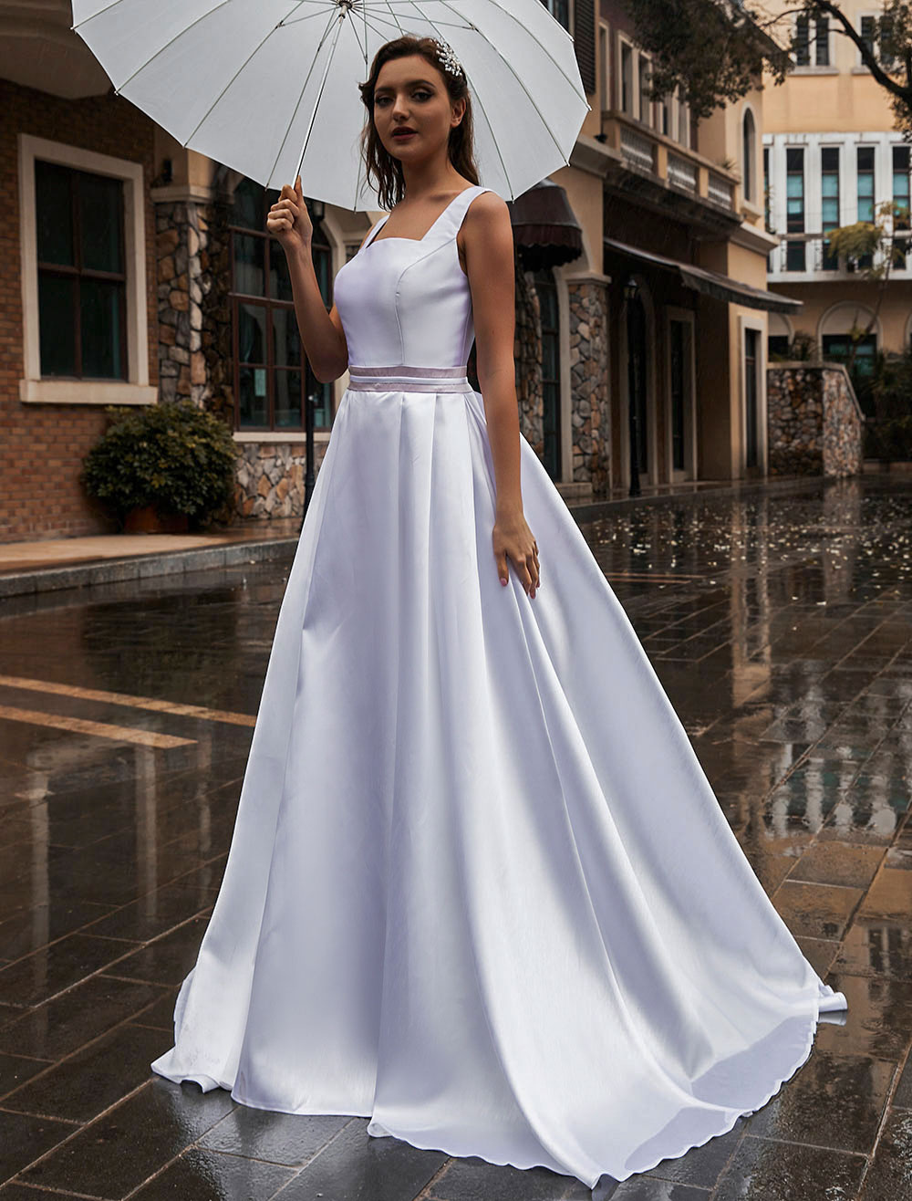 Robes de Mari?�e Simples ?� Col Carr?� sans Manches Coupe Cintr?�e Creusantes avec Dos Nu Bas Evas?�e 