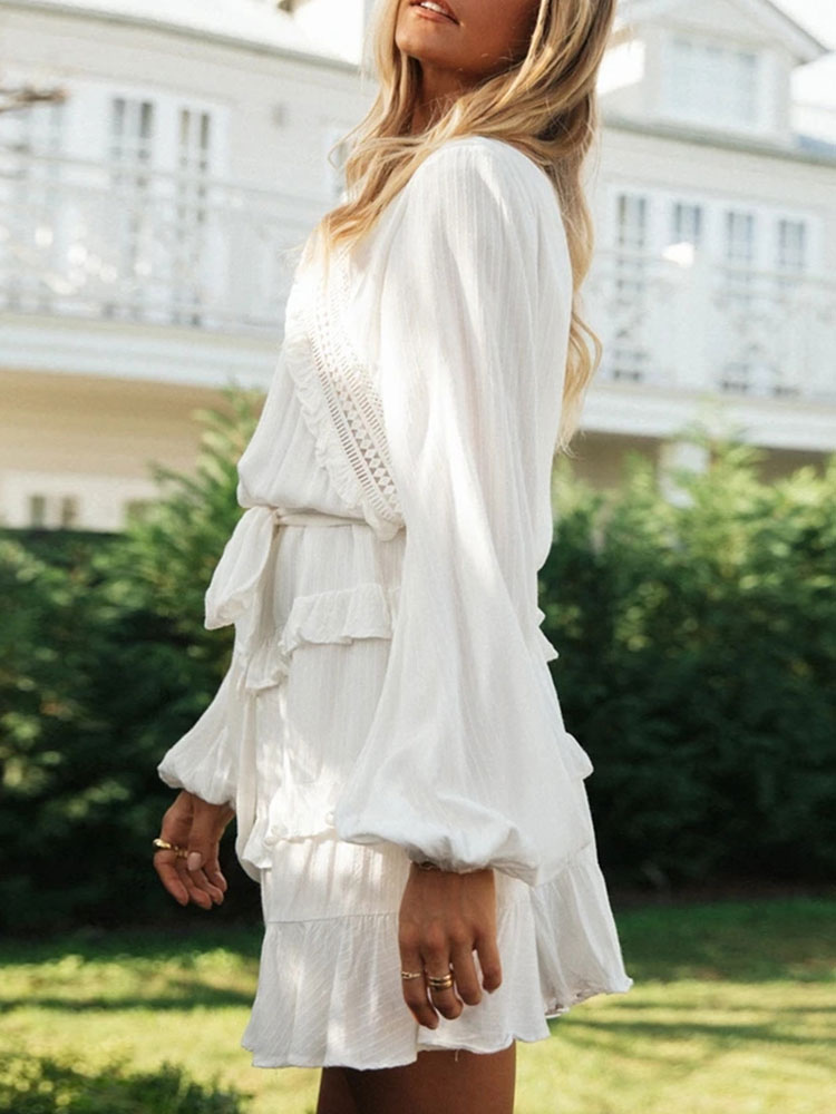 Robe courte femme avec col ruché et manches longues