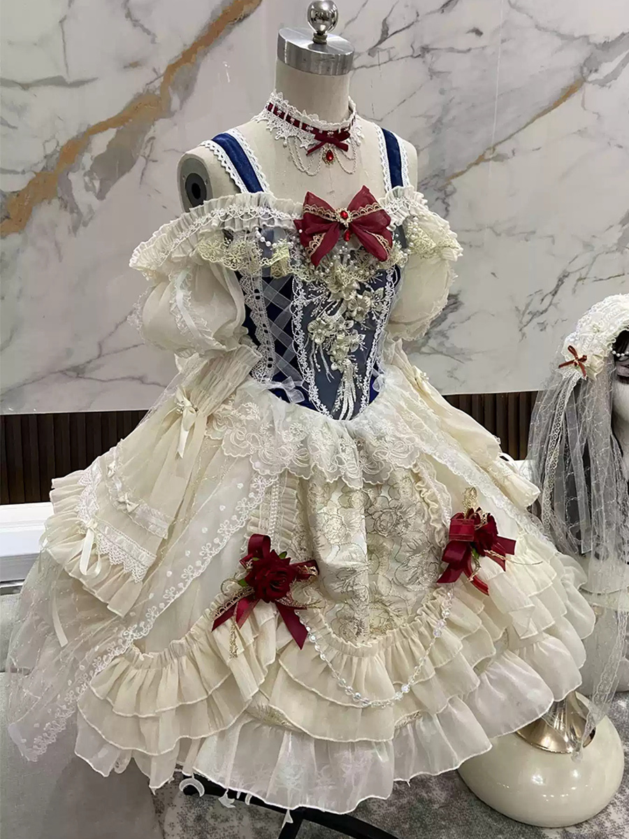 Robes gothiques Lolita à volants en dentelle et blocs de couleurs écru et blanc écru et blanc