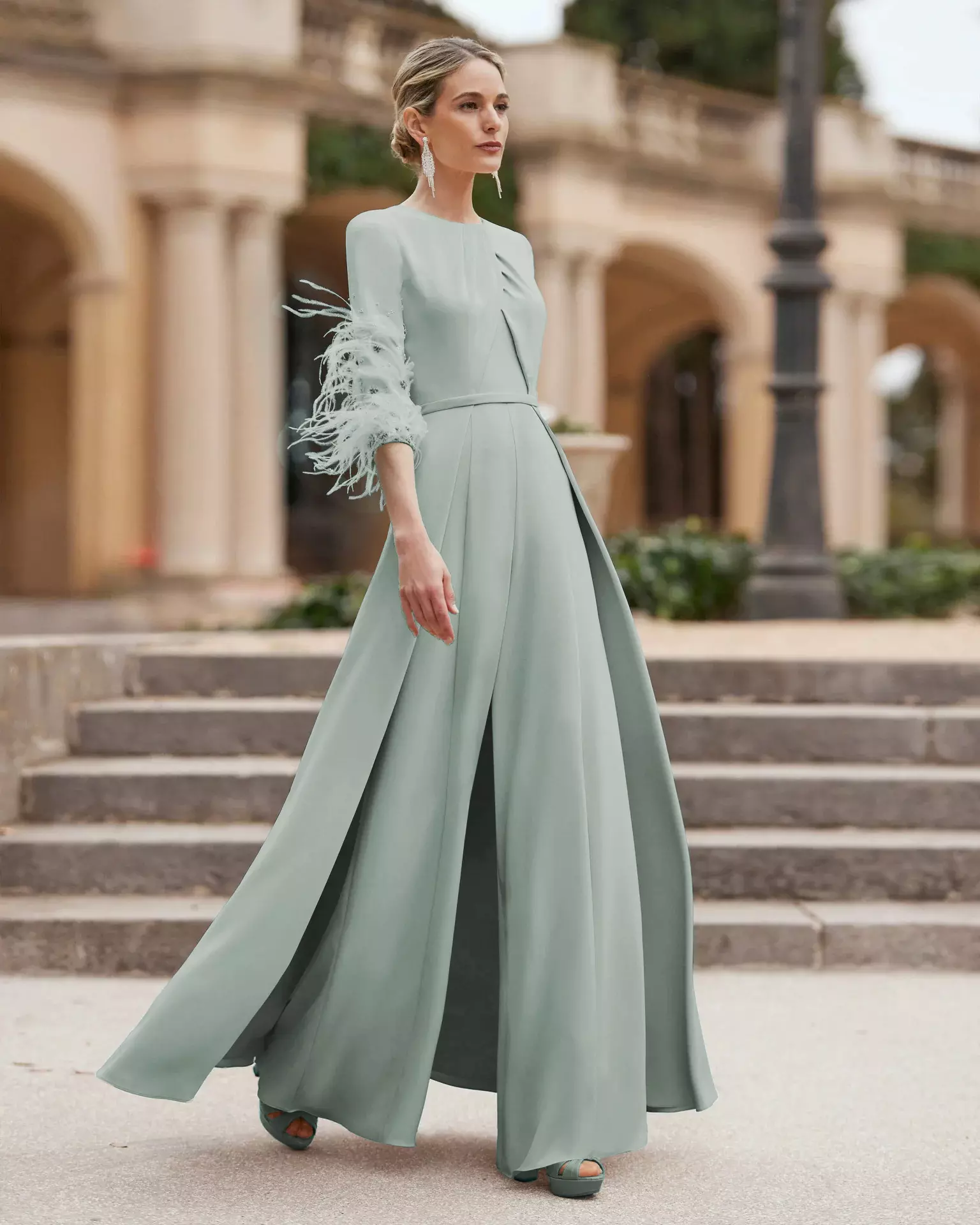 Mother Of The Bride Pant Suit - 2-Piece Elegant Jumpsuit With 3/4 Sleeves & Removable Train