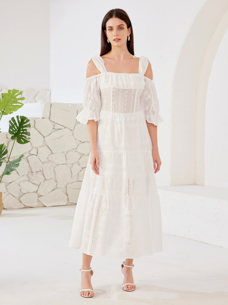 Robe blanche bohème à épaules dénudées et manches mi-longues pour femme 2025