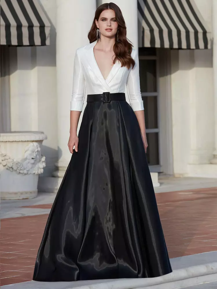 Abito da sposa con scollo a V maniche a 3/4 a trapezio fascia con