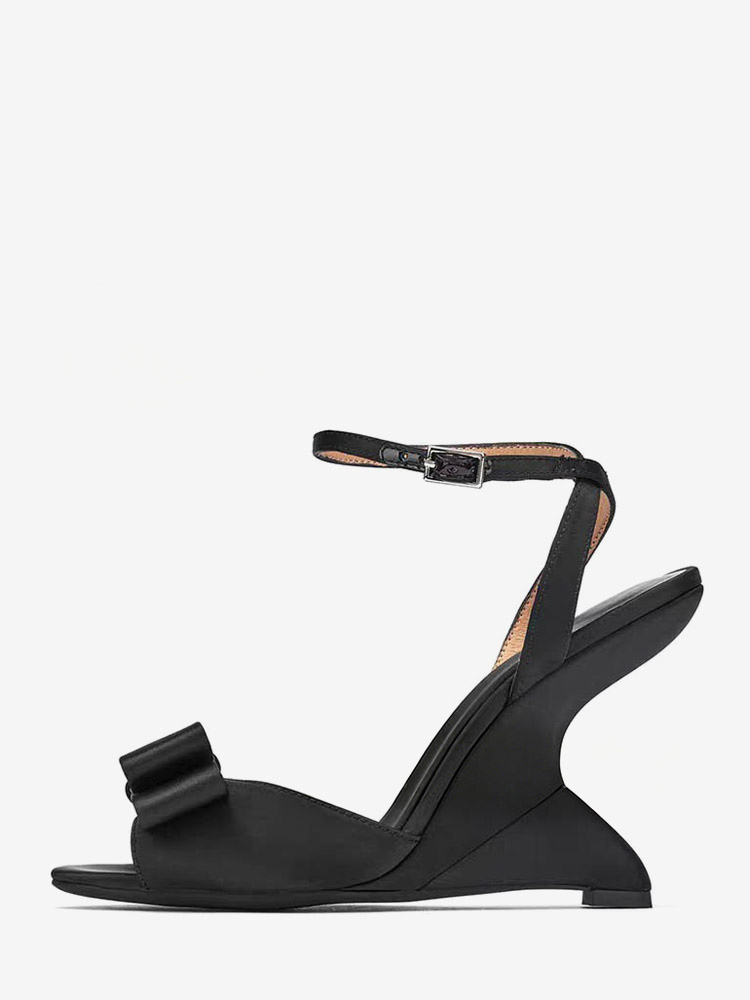 Sandales compensées en satin noir pour femmes bout ouvert ornées d'un nœud.