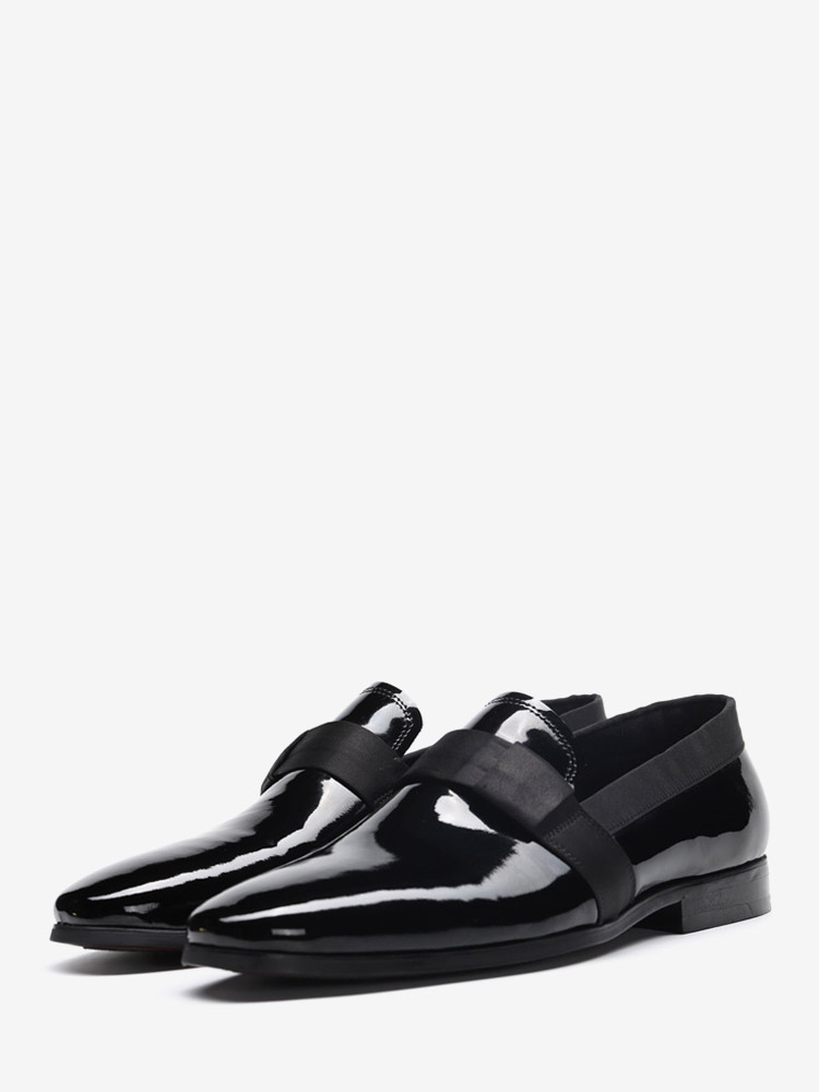Mocassins noirs pour homme bout rond en cuir véritable.