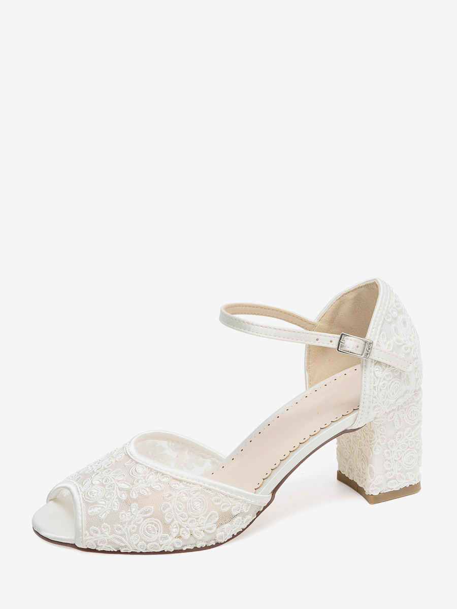 Chaussures de mariée à talon bloc bout ouvert dentelle appliquée et boucle.