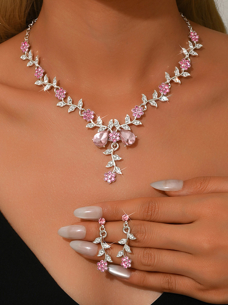 Parure de bijoux de mariage tendance élégante en métal et perles d'imitation.