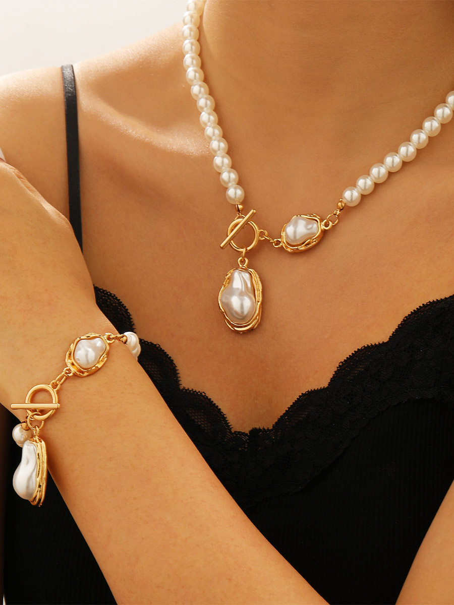 Ensemble collier et bracelet de perles baroques irrégulières fermoir à bascule doré bijoux vintage