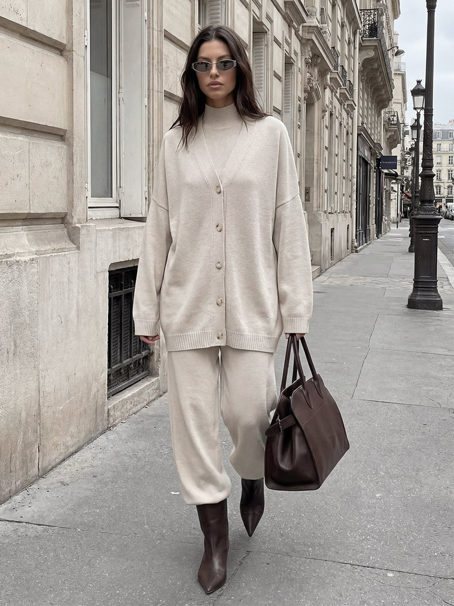 Beiges Strick-Dreiteiler-Set für Damen: Crop-Top Strickjacke weite Hose lässiges Outfit