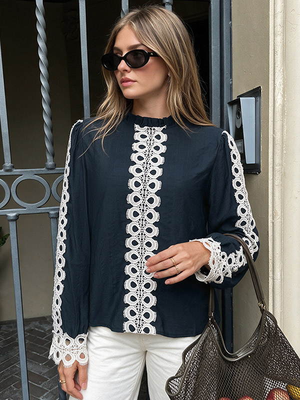 Elegante langärmlige marineblaue Bluse mit weißem Spitzenrücken und modischem Damen-Look