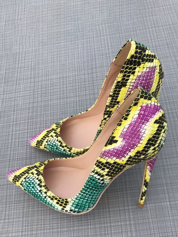 Damen-Pumps mit spitzer Zehenpartie Schlangenmuster und Stilettoabsatz