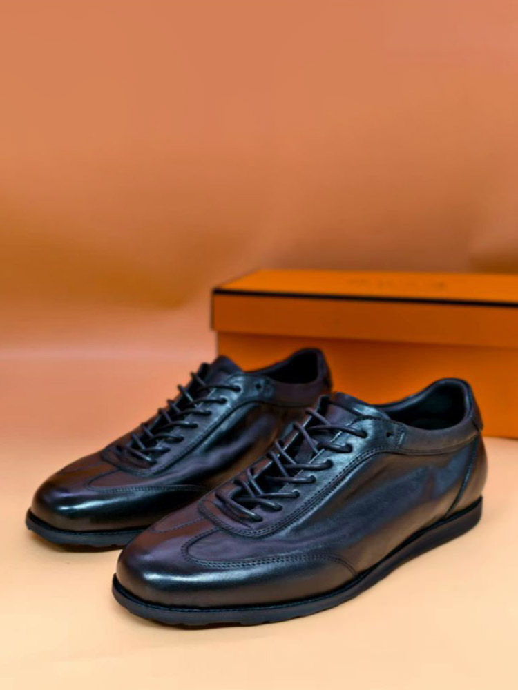Schwarze Herren-Freizeitschuhe aus Echtleder runde Zehenpartie Schnürschuhe