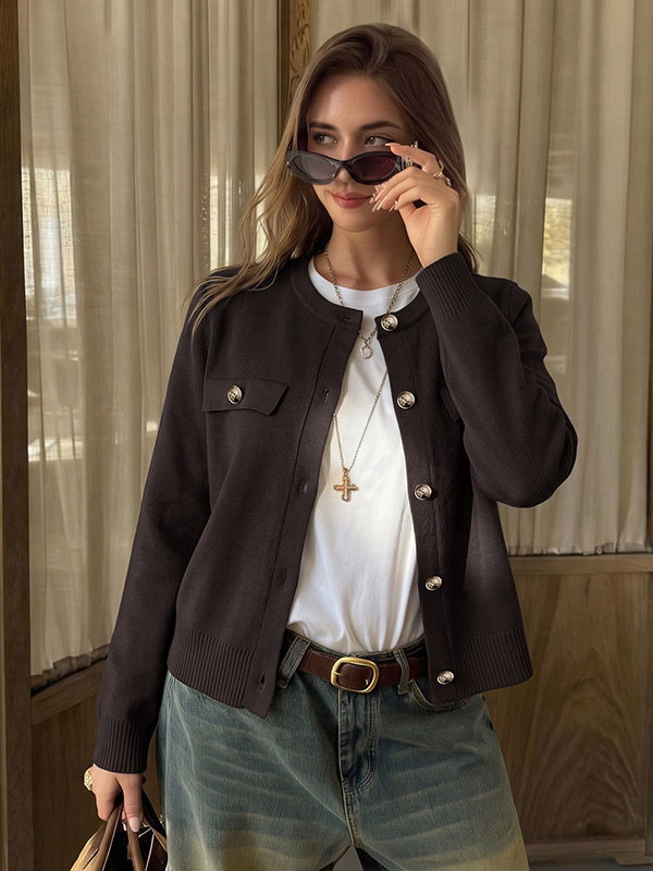 Gilet marron à manches longues en maille dorée avec poche boutonnée sur le devant et poche avant pour femme