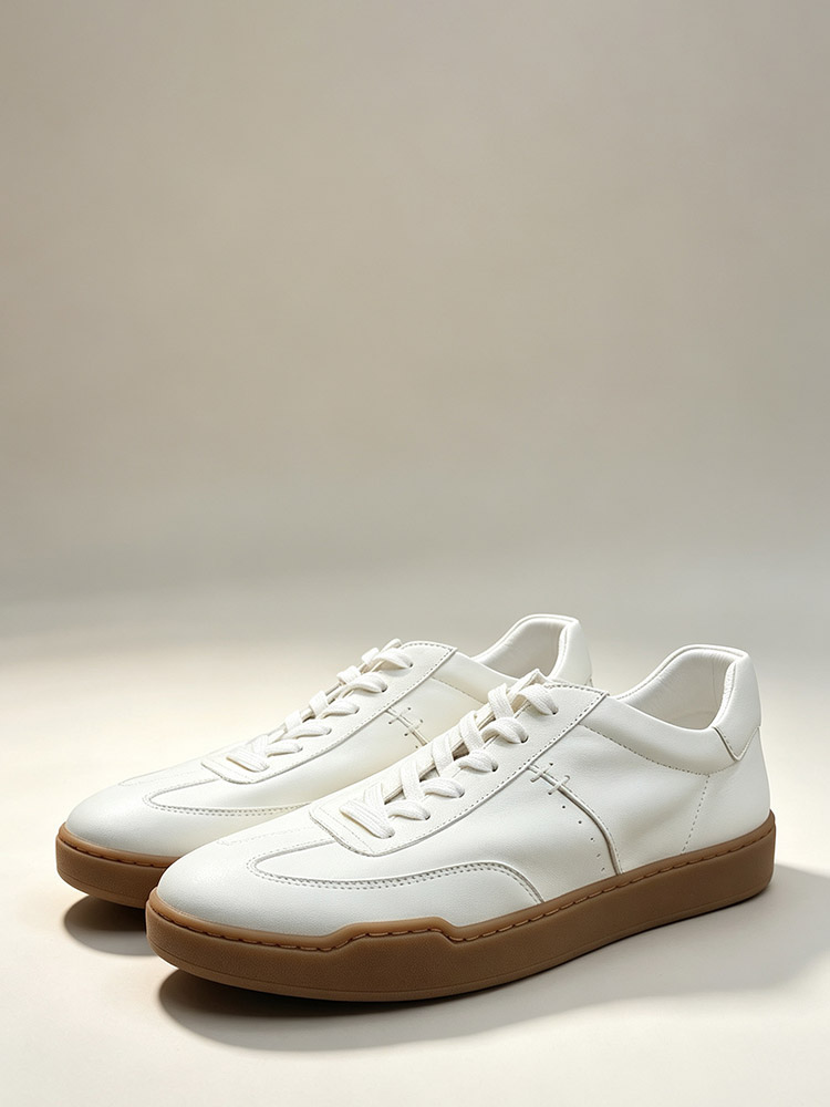Baskets blanches pour hommes bout rond lacets style skate