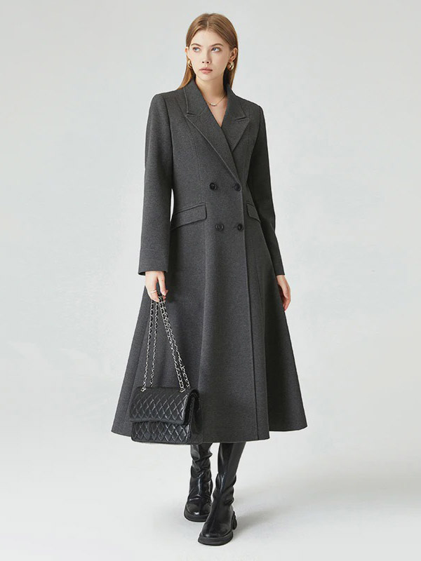 Manteau long d'hiver pour femme gris foncé croisé revers cranté.